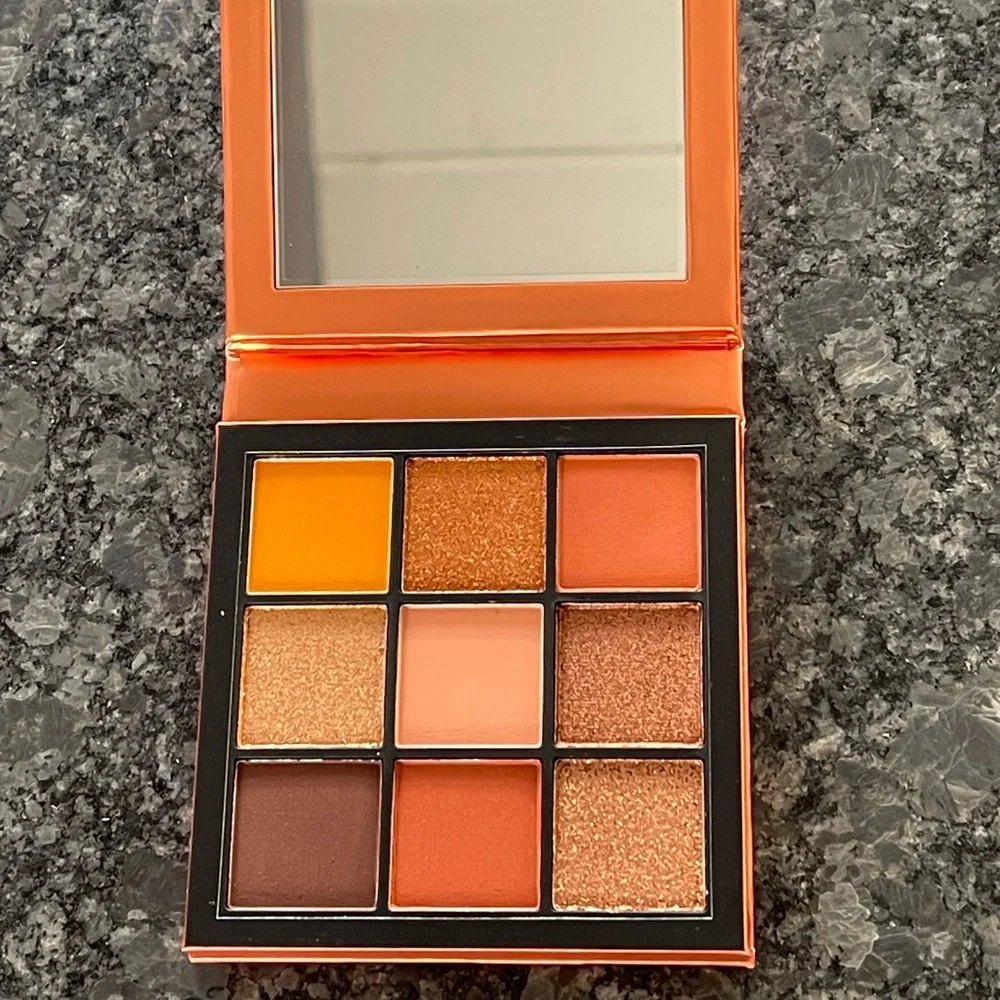 Huda Beauty Topaz Obsessions Eyeshadow Palette
